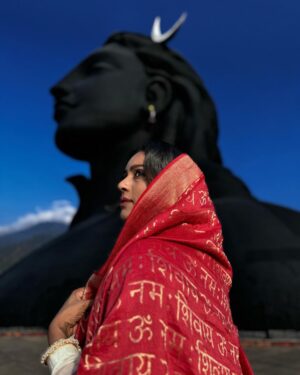 Vithika Sheru Instagram - Mesmerizing creation by @isha.foundation @adiyogi.official 

PC - @yadhaarth9 

Customized outfit by - @anasuyacouture