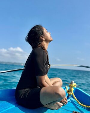 Vithika Sheru Instagram - Successfully completing our scuba dive with @dive.tribe  best experience ever ❤️ thank you @richiepelago @rymus_trendboy_island_future