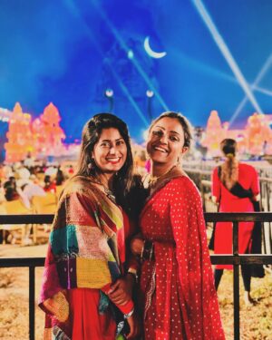 Vithika Sheru Instagram - ఓం నమః శివాయ 🙏🏽 
మీకు మీ కుటుంబానికి శివరాత్రి శుభాకాంక్షలు ❤️ 
#sivaratri2024 #ishafoundation #adiyogi #sadguru

Varun outfit - @riya_designing_studio