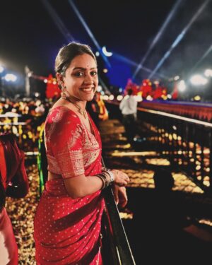 Vithika Sheru Instagram - ఓం నమః శివాయ 🙏🏽 
మీకు మీ కుటుంబానికి శివరాత్రి శుభాకాంక్షలు ❤️ 
#sivaratri2024 #ishafoundation #adiyogi #sadguru

Varun outfit - @riya_designing_studio