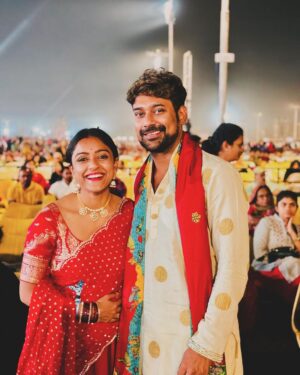 Vithika Sheru Instagram - ఓం నమః శివాయ 🙏🏽 
మీకు మీ కుటుంబానికి శివరాత్రి శుభాకాంక్షలు ❤️ 
#sivaratri2024 #ishafoundation #adiyogi #sadguru

Varun outfit - @riya_designing_studio