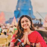 Vithika Sheru Instagram - ఓం నమః శివాయ 🙏🏽 మీకు మీ కుటుంబానికి శివరాత్రి శుభాకాంక్షలు ❤️ #sivaratri2024 #ishafoundation #adiyogi #sadguru Varun outfit - @riya_designing_studio Adiyogi Shiva statue