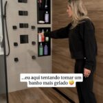 Vitor Belfort Instagram - Enquanto todo mundo na Casa da Mãe Joana está fazendo banheira de gelo, eu estou tentando tomar um banho mais gelado 🤪😂 Orgulho de vcs @vitorbelfort @davibelfort @vitoriabelfort @kyarabelfort 👏🏼❤️ E você tem coragem de entrar nessa banheira de gelo? @odin_icebaths