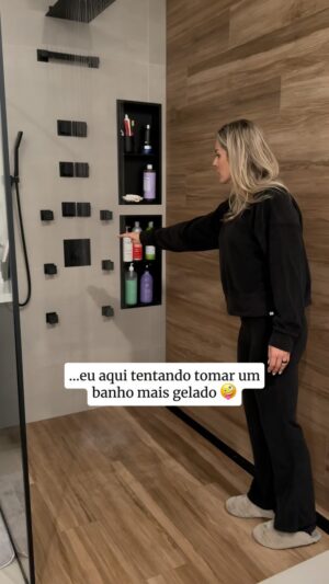 Vitor Belfort Instagram - Enquanto todo mundo na Casa da Mãe Joana está fazendo banheira de gelo, eu estou tentando tomar um banho mais gelado 🤪😂

Orgulho de vcs @vitorbelfort @davibelfort @vitoriabelfort @kyarabelfort 👏🏼❤️

E você tem coragem de entrar nessa banheira de gelo? @odin_icebaths