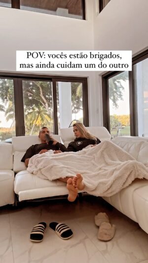 Vitor Belfort Instagram - Na sua casa também é assim? 🤣

A gente discute, mas não adianta, o amor e o cuidado sempre falam mais alto!

Me conta nos comentários algo que você e seu companheiro(a) nunca deixam de fazer, mesmo quando estão brigados ⬇️