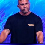 Vitor Belfort Instagram - “Nos últimos dias, muitos falsos profetas surgirão e enganarão a muitos.” (Mateus 24:11) Hoje, os púlpitos das igrejas estão saturados desses enganos. Sob o pretexto de religiosidade, proliferam discursos vazios, desprovidos de verdade e amor genuíno. É hora de discernir entre a luz e as trevas, entre a verdade e a falsidade. Que a Palavra de Deus seja nossa bússola, guiando-nos através das ilusões deste mundo.” “In the last days many false prophets will arise and deceive many.” (Matthew 24:11) Today, church pulpits are saturated with these deceptions. Under the pretext of religiosity, empty speeches proliferate, devoid of truth and genuine love. It is time to discern between light and darkness, between truth and falsehood. May the Word of God be our compass, guiding us through the illusions of this world.” #homemdeDeus #jesus #pai #marido #juatificado #pecador #salvopelagraca