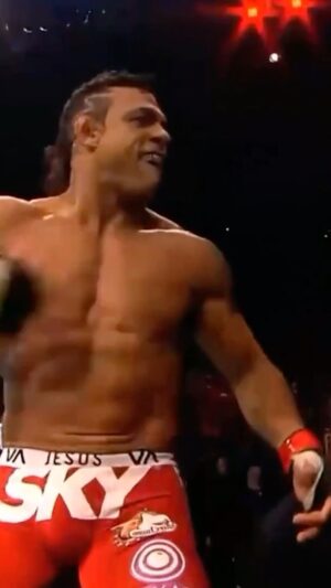 Vitor Belfort Instagram - Assim como na luta, a vida nos desafia a manter o equilíbrio. 

Cada golpe que recebemos é uma lição e cada golpe que acertamos é a clareza que estamos no caminho.

Por isso, mantenha-se firme, mantenha-se resiliente e mantenha seu EGO do bem sempre alimentado. 🥊💪

//

Just like in a fight, life challenges us to maintain balance.

Every punch we receive is a lesson and every right punch is clarity that we are on the path.

So, stay strong, stay resilient and keep your good EGO always fed. 🥊💪
#belforttraining #motivation #mma #ufc #lifestyle #mindset #fight #warrior