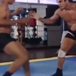 Vitor Belfort Instagram - Uma lembrança de uma fase boa, onde a vida nos proporciona momentos que jamais imaginaríamos. Levar o MMA para as telas, em horário nobre na televisão aberta foi uma das formas de mostrar, divulgar o esporte, fazer com que mais pessoas conhecessem e pudessem se interessar, mas levando sempre o meu propósito junto 🥊🥊 E aí, quem assistiu a novela O Clone lembra dessa cena? Qual participação nas telinhas mais que vocês lembram? // A memory of a good time, where life gave us moments we would never have imagined. Taking MMA to the screen, in prime time on open television, was one of the ways to show, promote the sport, make more people aware of it and be interested, but always carrying my purpose along 🥊🥊 So, whoever watched the soap opera O Clone remembers this scene? Which on-screen appearance do you remember most?