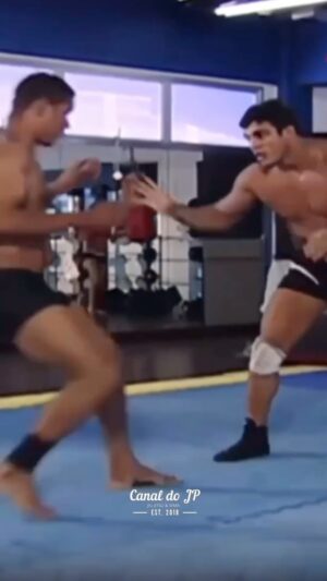 Vitor Belfort Instagram - Uma lembrança de uma fase boa, onde a vida nos proporciona momentos que jamais imaginaríamos.

Levar o MMA para as telas, em horário nobre na televisão aberta foi uma das formas de mostrar, divulgar o esporte, fazer com que mais pessoas conhecessem e pudessem se interessar, mas levando sempre o meu propósito junto 🥊🥊

E aí, quem assistiu a novela O Clone lembra dessa cena? Qual participação nas telinhas mais que vocês lembram?
//
A memory of a good time, where life gave us moments we would never have imagined.

Taking MMA to the screen, in prime time on open television, was one of the ways to show, promote the sport, make more people aware of it and be interested, but always carrying my purpose along 🥊🥊

So, whoever watched the soap opera O Clone remembers this scene? Which on-screen appearance do you remember most?