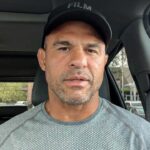 Vitor Belfort Instagram - O cristão deve ser puro, santo e distinto do mundo, pois um povo santo aponta para um Deus santo. É com essa característica, verdadeira e real, que testemunhamos ao mundo a beleza e majestade de Deus. O contrário disto desonra-o, ofende-o e diminui sua glória. Estamos vendo o cristão cami-nhar, a passos largos, para uma “secularização”, em que é difícil encontrar na vida particular de um fiel a distinção entre ele e o não-cristão. Mensagem completa: https://www.youtube.com/live/AMJkCcH8J0o?si=0B9BsL7MZ-eMXvSi The Christian must be pure, holy and distinct from the world, as a holy people points to a holy God. It is with this true and real characteristic that we witness to the world the beauty and majesty of God. The opposite of this dishonors him, offends him and diminishes his glory. We are seeing Christians moving, by leaps and bounds, towards “secularization”, in which it is difficult to find the distinction between them and a non-Christian in the private life of a believer.