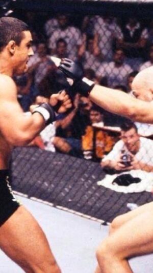 Vitor Belfort Instagram - Today we celebrate 25 years of my favorite K.O

October 18 1998 44 seconds K.O
@wandfc one of the legends of this amazing sport.
#k.o @ufc @ufc_brasil @combate #mma #combat 
Let me know in the comments below ⬇️ what is your favorite K.O of #thephenom 👇🏽 
This was the first #ufcbrasil ever.
🇧🇷 
Hoje celebramos 25 anos do meu cocaste favorito 🤩 me deixa saber nos comentários qual é o seu nocaute favorito do #fenomeno 👇🏽 
Esse foi o primeiro #ufcbrasil