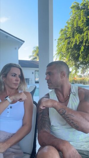 Vitor Belfort Instagram - Nos relacionamentos também temos momentos para alimentar nosso EGO, saber o momento de falar e ouvir, momento de ser leão e cordeiro. 

Os nossos valores devem nos acompanhar independente de onde estivermos.

//

In relationships we also have moments to feed our EGO, knowing when to speak and listen, when to be a lion and a lamb.

Our values ​​must be with us regardless of where we are.

#vitorbelfort #belfortclub #lifestyle #mindset #belforttraining #mobility
