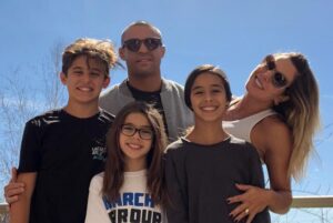 Vitor Belfort Instagram - A família é o alicerce da minha jornada. É onde encontro força e amor incondicional. 

#belfortclub #belforttraining #motivation #lifestyle #mindset #family