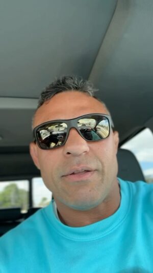 Vitor Belfort Instagram - Hoje AO VIVO com eles @alonsopvt e @carlaobarretooficial  às 18:30hs falaremos sobre nosso ilustríssimo popofreitas e sua esquiva fora do ringue (porque dentro do ringue não vai aguentar) 

Fiquem ligados!

https://www.youtube.com/live/1q1mBg8d-ig?si=YNMlU9UxSK-DetdY

#fogenaopopo #vamopraluta #boxe #naoarrega