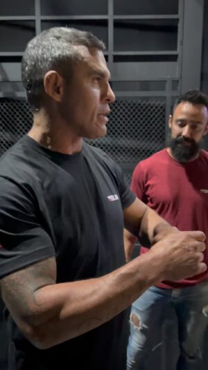 Vitor Belfort Instagram - Às vezes, na sua vida, você usa da força para atingir algum objetivo. Mas nem sempre é apenas força, na verdade o que você precisa é de técnica e metodologia.

É exatamente isso que demonstro neste vídeo de defesa pessoal. Não menospreze aquilo que é pequeno, veja o poder do seu mindinho para uso na sua autodefesa. Um pequeno gesto que pode te ajudar a se defender na insegurança que vivemos nos dias de hoje.

Saber como se defender é autoproteção. 

Você não precisa agredir o outro para cuidar de si. Esse é um dos valores, da ideologia que levo em todas minhas aulas do Belfort Club no app da @Weburn. 

Técnica demonstrada junto ao parceiro e colega @sergiobertoluci.

Qual técnica você deseja ver por aqui?

//

Sometimes in your life you use force to achieve some goal. But it’s not always just strength, actually what you need is technique and methodology.

That’s exactly what I demonstrate in this self defense video. Don’t belittle the small, see the power of your pinky for use in your self-defense. A small gesture that can help you defend yourself in the insecurity we live in today.

Knowing how to defend yourself is self-protection.

You don’t need to attack the other to take care of yourself. This is one of the values, the ideology that I take to all my Belfort Club classes on the @Weburn app.

Technique demonstrated with partner and colleague @sergiobertoluci.

Which technique do you want to see around here?

#belfortclub #weburn #defesapessoal #autodefesa #training