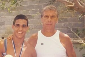 Vitor Belfort Instagram - — Como pai, entendo profundamente a importância desse papel na vida de uma criança. Ser pai é uma dádiva e uma responsabilidade que me enche de orgulho.
 — Não há nada mais gratificante do que acompanhar o crescimento e desenvolvimento dos meus filhos, ser seu exemplo e guia. A presença e o amor de um pai são fundamentais para o bem-estar emocional e o desenvolvimento saudável de uma criança. Ser pai significa estar presente, apoiar, incentivar e ensinar valores importantes, como respeito, honestidade e compaixão. Através do meu amor incondicional, procuro criar um ambiente seguro e acolhedor para que meus filhos possam se tornar adultos felizes, confiantes e bem-sucedidos. Ser pai é um privilégio e uma jornada de aprendizado constante, que me enche de alegria e satisfação. Estou imensamente orgulhoso de ser pai e de desempenhar esse papel tão importante na vida dos meus filhos.
Parabéns a todos os pais especialmente a meu pai @jmlbelfort 

— As a father, I deeply understand the importance of this role in a child's life. Being a father is a gift and a responsibility that fills me with pride. There is nothing more rewarding than witnessing the growth and development of my children, being their role model and guide. The presence and love of a father are crucial for a child's emotional well-being and healthy development. Being a father means being present, supporting, encouraging, and teaching important values such as respect, honesty, and compassion. Through my unconditional love, I strive to create a safe and nurturing environment for my children to become happy, confident, and successful adults. Being a father is a privilege and a journey of constant learning that brings me joy and fulfillment. I am immensely proud to be a father and to play such an important role in my children's lives.
Happy Father's Day to all the real dad' especially my dad @jmlbelfort