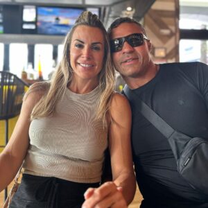 Vitor Belfort Instagram - Belfort family, antes e depois.

Essa é nossa essência. Não só falar, mas viver a nossa verdade. 
Em tempos de internet existe muita falsa verdade, e a vida não cabe nos stories. 

E você? Tem vivido sua essência? 

//

Belfort family, before and after.

This is our essence. Not only to speak but to live our truth.

In times of instagram, there is a lot of false truth, and life does not fit in the stories.

And you? Have you been living your essence?

#family #belfortfamily #mindset #lifestyle