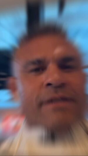 Vitor Belfort Instagram - E aí? Esse botox tá forçado ou não ?? Para de ir nesse médico popó 🤣