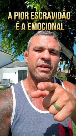 Vitor Belfort Instagram - Eu sempre digo que o seu poder está na sua mente. Não está na sua força física, nem nos seus bens.

Quando perceber esse poder, ninguém poderá te parar, então não dê ouvidos e não se limite ao que os outros pensam sobre você 👊🏼

//

I always say your power is in your mind. It is not in your physical strength, nor in your assets. 

Once you realize this power, no one can stop you, so don’t listen and don’t limit yourself to what others think about you 👊🏼