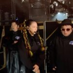 Vivian Hsu Instagram - 幕後花絮是要連著發才有感覺對吧 Behind the Scenes 6支短影片送給你們 我們都為了25年後還能共演感到不可思議 謝謝經紀人幫我們拍下這些珍貴的時刻 也與你們分享3個人上台前的認真練習 發現大哥只要上台前突然沈默，就是在緊張🙈去年還在後台緊張到乾嘔，可是上台後他都總是能完美演出！ 前年復活我緊張到忘記帶耳監聽，這次有記得了喔 有發現天山的牛角會發亮會轉動嗎 大哥終於畫上南南見狂也的眉毛了！好狂！ 還有，口袋餅乾的動作我們也會跳！ （模仿口袋餅乾、消除上台前的緊張🤣） ——————————————————————— メイキングは連続公開した方が楽しいよね。 Behind the Scenes 6本のショートムービーを皆さんにプレゼント。 私たちは25年後にまた共演できることに不思議だと思ってます。 これらの大切な瞬間を撮ってくれたマネージャーに感謝です。その瞬間も皆さんとシェアしたいと思います。 ３人がステージに上がる前真面目に練習してる。アニキが本番前に無口になるのは緊張してると思う🙈一昨年はからえずきまで緊張したし。でもステージに出たらいつも完璧！ 一昨年の復活はイヤモニをつけるの忘れたけど、今度はちゃんと覚えてるよ。 天山のツノが光ってて回ってるの気付いた？ アニキも南々見狂也の眉毛を描いた！マジで狂！ そして、私たちはポケビの振りもできるよ！ （ポケビのマネをして、緊張をほぐす🤣） #黑色餅乾 #ブラックビスケッツ #BlackBiscuits #口袋餅乾 #ポケットビスケッツ #PoketBiscuits #第74回NHK紅白歌合戦 #2023NHK紅白歌合戰 @nanchan_official_ @chiaki77777 @amano2142 @lounes_chen @shintsaimakeup @ginnylu