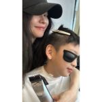 Vivian Hsu Instagram - 8月的最後一天，你們過的好嗎？ 我不小心把自己給感動了 因為他的一句「Mommy，下次妳可以幫我剪頭髮嗎？」娘就去學剪頭髮 然後⋯我完成了 不管剪的好不好，都值得記念一下是不是 八月の最後の日、皆さんいかがお過ごしでしたか？ 私は自分に感動されちゃった。 息子が「Mommy、今度僕の髪を切ってくれる？」の一言で、私は髪切りを習った。 そして...完成した。 良いも悪いも、記録すべきでしょう！ #你的每一句話我都認真放心上 #謝謝我的髮型師教我剃髮剪髮 #20230831我剪了第一顆真人頭 @lounes_chen @bbl._.412