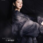 Vivian Hsu Instagram - 午安，你們都幾點起床呢？ 最近專注埋頭寫歌的表情 也差不多長這樣 寫專輯，燒腦！有時順利有時卡 但放心，頭髮美美的還在 沒有拔光光 皆んな 何時ぐらいに起きるの？ 最近歌詞作りに集中してる時の表情もこんな感じ。 アルバムの制作はとても頭を使うわ！ 順調の時もあれば、どうしても進まない時もある。 でも安心してください。髪の毛はちゃんとあるよ！まだ抜いてない。 ELLE 9月digital cover #ELLEGreen digital cover ft. VivianHsu @mr.triangle @jenny_lin_0418 @lounes_chen @elletaiwan