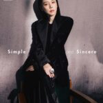 Vivian Hsu Instagram - 午安，你們都幾點起床呢？ 最近專注埋頭寫歌的表情 也差不多長這樣 寫專輯，燒腦！有時順利有時卡 但放心，頭髮美美的還在 沒有拔光光 皆んな 何時ぐらいに起きるの？ 最近歌詞作りに集中してる時の表情もこんな感じ。 アルバムの制作はとても頭を使うわ！ 順調の時もあれば、どうしても進まない時もある。 でも安心してください。髪の毛はちゃんとあるよ！まだ抜いてない。 ELLE 9月digital cover #ELLEGreen digital cover ft. VivianHsu @mr.triangle @jenny_lin_0418 @lounes_chen @elletaiwan