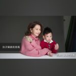 Vivian Hsu Instagram - 四年前的我們 謝謝你陪媽咪一起做公益 希望我們的一份小小力量 可以幫助到很多孩子們🧡 生病的孩子們需要完善的醫療 希望更多有愛的人們 能一起來共同守護、陪伴孩童們。 【一五一十 讓愛聚首】慈善攝影展 展期到6月28日 / 光點台北2樓 https://youtu.be/1jrYNcTdrzU 四年前の私たち。 児童医療のチャリティーイベントに参加しました。 【一五一十 讓愛聚首】チャリティー写真展 6月28日まで、光點台北にて。 @1510.charity #1510Charity #1510CharityExhibition #1510CharityArtJewel #cindychao @joshualin