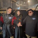 Vivian Hsu Instagram - 幕後花絮是要連著發才有感覺對吧 Behind the Scenes 6支短影片送給你們 我們都為了25年後還能共演感到不可思議 謝謝經紀人幫我們拍下這些珍貴的時刻 也與你們分享3個人上台前的認真練習 發現大哥只要上台前突然沈默，就是在緊張🙈去年還在後台緊張到乾嘔，可是上台後他都總是能完美演出！ 前年復活我緊張到忘記帶耳監聽，這次有記得了喔 有發現天山的牛角會發亮會轉動嗎 大哥終於畫上南南見狂也的眉毛了！好狂！ 還有，口袋餅乾的動作我們也會跳！ （模仿口袋餅乾、消除上台前的緊張🤣） ——————————————————————— メイキングは連続公開した方が楽しいよね。 Behind the Scenes 6本のショートムービーを皆さんにプレゼント。 私たちは25年後にまた共演できることに不思議だと思ってます。 これらの大切な瞬間を撮ってくれたマネージャーに感謝です。その瞬間も皆さんとシェアしたいと思います。 ３人がステージに上がる前真面目に練習してる。アニキが本番前に無口になるのは緊張してると思う🙈一昨年はからえずきまで緊張したし。でもステージに出たらいつも完璧！ 一昨年の復活はイヤモニをつけるの忘れたけど、今度はちゃんと覚えてるよ。 天山のツノが光ってて回ってるの気付いた？ アニキも南々見狂也の眉毛を描いた！マジで狂！ そして、私たちはポケビの振りもできるよ！ （ポケビのマネをして、緊張をほぐす🤣） #黑色餅乾 #ブラックビスケッツ #BlackBiscuits #口袋餅乾 #ポケットビスケッツ #PoketBiscuits #第74回NHK紅白歌合戦 #2023NHK紅白歌合戰 @nanchan_official_ @chiaki77777 @amano2142 @lounes_chen @shintsaimakeup @ginnylu