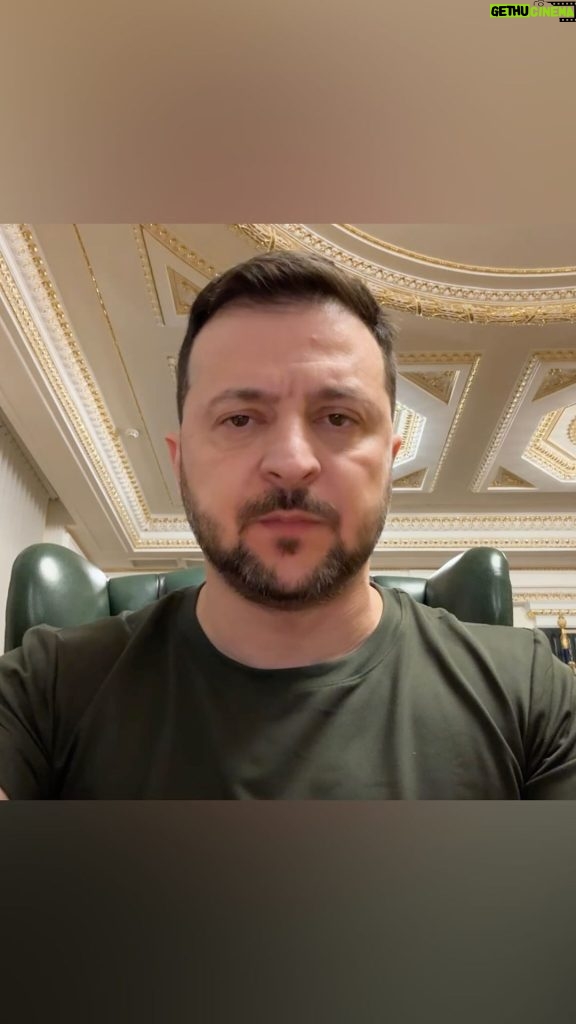 Volodymyr Zelenskyy Instagram - Провів сьогодні нараду щодо європейського напрямку – наших відносин з Євросоюзом, – щодо завдань на цей рік і загалом по інтеграції та конкретно по відносинах із сусідами в Євросоюзі. Наш пріоритет очевидний: усі домовленості, які є, мають виконуватись, і кожне слово, яке звучить, має працювати в реальності. Україна забезпечує саме такий підхід на європейському напрямку. І саме завдяки цьому ми вже досягли історичних результатів. І цей рік має стати часом реальних перемовин щодо вступу: ще навесні можемо розпочати, зробити перші переговорні кроки. І так само цей рік має стати часом максимального прагматизму у відносинах із сусідами. Кожен бачить, що Росія не збирається зупинятись – вони там, у Москві, хочуть і гонку озброєнь, і нові хвилі дестабілізації. Ми всі у Європі маємо чітко це усвідомлювати. Якщо впаде свобода когось одного, не витримає свобода всіх інших. Така реальність. Маємо захищатись. І можемо захиститись. Мусимо досягти наших спільних цілей. 🇺🇦🇺🇦🇺🇦