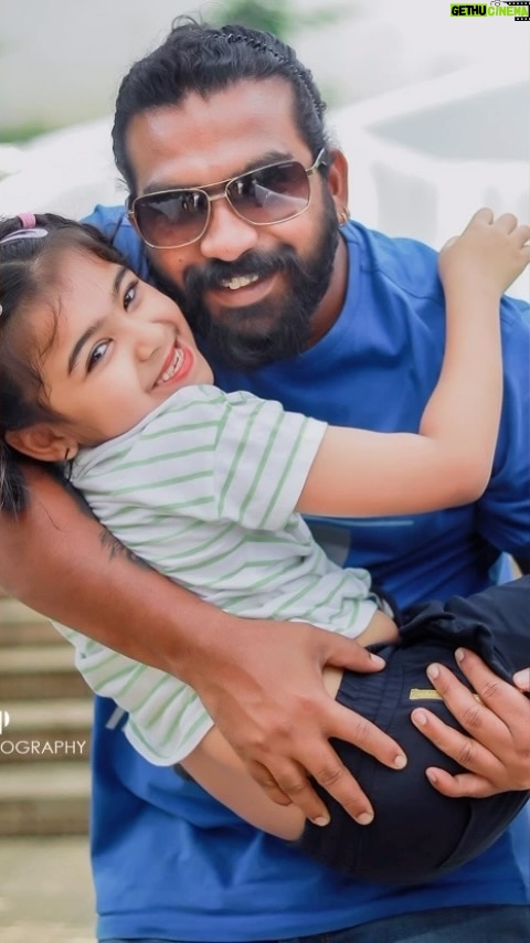 Vriddhi Vishal Instagram - Appa love ❤🥰 #appalove #vriddhivishal #dancingfamily #lovequotes #childartist #vriddhi #❤