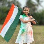 Vriddhi Vishal Instagram - With ma Kittu ❤️❤️🇮🇳🇮🇳🇮🇳❤️❤️❤️ 📸 @vishal_kannan03 #happyrepublicday #withkittu #brother #brothrlove❤️