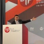 Vuthithorn Milintachinda Instagram - วันนี้แบรนด์ S2O ได้รับเกียรติให้ไปพูดในเวที BIP Asia Hong Kong (Business of IP Asia Forum) เป็นงานที่เชิญมืออาชีพและผู้นำจากธุรกิจทั่วโลกในด้านทรัพย์สินทางปัญญามาพูดคุยกันเพื่อส่งเสริมการพัฒนาด้านทรัพย์สินทางปัญญา และโอกาสในการร่วมมือกันในระดับโลก วู้ดดี้รู้สึกภูมิใจที่ได้เป็นส่วนหนึ่งในการสร้างแบรนด์ไทยให้มีมูลค่าทางด้าน IP และสามารถแชร์ success story ของการ license แบรนด์ไปต่างประเทศในเวทีนี้ได้ ต้องขอบคุณน้องชาย @mrpulin ที่ไปเป็น Speaker ในครั้งนี้ และที่สำคัญมันเป็นเวทีที่จะช่วยทำให้การส่งออกอีเว้นท์ของไทยเป็นไปได้ ดีใจที่เป็นส่วนหนึ่งในการสร้าง soft power ให้กันประเทศไทย . จากวันที่วู้ดดี้อยากทำปาร์ตี้สงกรานต์ให้กับคนไทยเพื่อได้สนุกด้วยกันแบบปลอดภัย และได้รับประสบการณ์แปลกใหม่ ผสมผสานน้ำ แสง สี เสียงและดนตรี กับโปรดักชั่นระดับโลก จนวันนี้ S2O Festivalได้ License ไปสู่ญี่ปุ่น ไต้หวัน เกาหลี จีน ฮ่องกง และกำลังจะมีอีก 2 ประเทศ ข้ามทวีปเอเชียแล้ว (ขออุบไว้ก่อนนะ) . ขอบคุณคนไทยที่สนับสนุนงาน S2O มาโดยตลอด และสุดท้ายนี้ขอบคุณกรมทรัพย์สินทางปัญญาที่ให้เกียรติเลือกแบรนด์ S2O ไปเป็นตัวแทนประเทศไทยในครั้งนี้ . แอบตื่นเต้น! เห็นแบรนด์อย่าง Louis Vuitton, Bulgari และ Christian Louboutin มาในเวทีนี้ด้วย