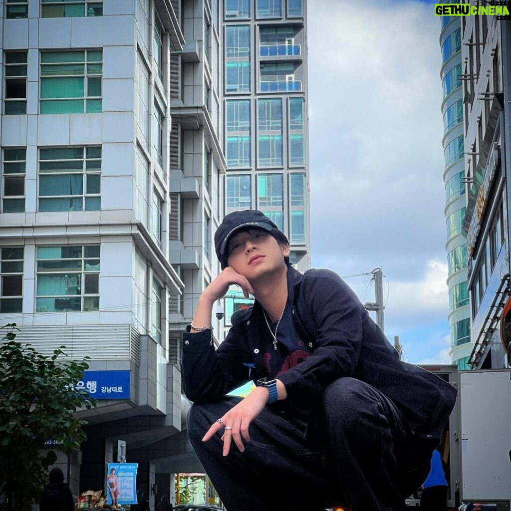Wachirawit Ruangwiwat Instagram - 😗😝🤓 #chimonlostinkorea Seoul, Korea