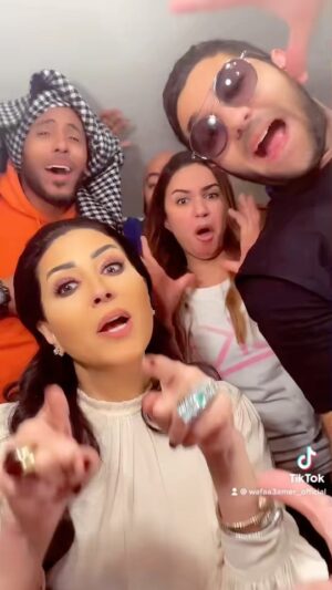 Wafaa Amer Instagram - سيتو انا 😂😂❤️ @akramhosny @aytenamer @omarfawzyofficial @hadeer_eldeeb @amirelbadry77 @sherif.rawsh 😂