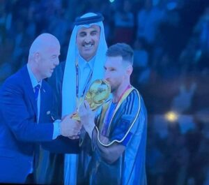 Wafaa Amer Instagram - هي دولة عربية يرتدي عبائتها واحد من أقوي لاعبي العالم انها قطر 
شكرا قطر شرفت الوطن العربي #السعودية#المغرب #قطر
شرفتونا بجد شكرا