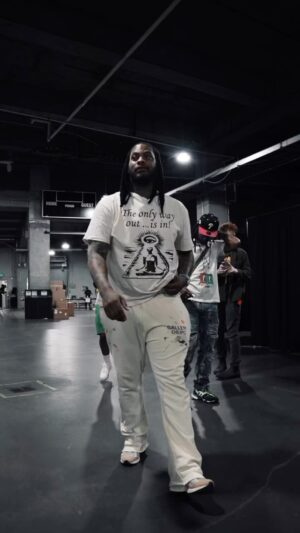 Waka Flocka Flame Instagram - I was told i couldn’t do it 
I was told not to go against giants … giants can’t scare a man that look eye to eye with em… blood, sweat, and tears mane NOW LOOK #MrHardInThePaint