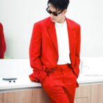 Warintorn Panhakarn Instagram - ที่ผมใส่เสื้อแดงไม่ได้แปลว่าผมจะแรง ผมก็รักแมนยู แต่พ่อผมชอบหงส์แดง !! #แฮร่ !! #ไม่เกี่ยวกับเพลงยุคไหน 😝 #ใครทันลองทัก #LOVEISLOVEคลั่งรักให้สุดหยุดที่โคโลล่าครอส #teamgreat #mygfc