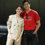 Warintorn Panhakarn Instagram - ดีใจที่ได้เจอครับครูเงาะ ❤️ ช่วงนี้ฟังครูในยูทูปบ่อย .. ครูยังสอนการแสดงอยู่มั๊ยครับ ผมถาม 555 สอนจ้าาาา ขอบคุณวิชาที่ครูสอนครับทั้งการแสดงและมุมมองการใช้ชีวิตครับ ก็ทำบ้างไม่ได้บ้างอ่ะครับ แต่ไม่เคยลืมนะฮะ 😁🙏🏼