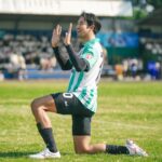 Warintorn Panhakarn Instagram - ฟุตบอลการกุศลสนับสนุนนักเรียนโครงการความเป็นเลิศด้านกีฬาและกิจกรรมต่างๆของโรงเรียนสุรศักดิ์มนตรี 🙏🏼❤️ ขอบคุณทุกคนที่มาเจอกันน๊า ขอบคุณกำลังใจจากน้องที่มาถ่ายรูปกัน เสื้อที่เซ็นขอให้พ่อแม่ไม่ว่านะคับ 🫣😂 และรองเท้าเบาหวิวใส่สบายวิ่งนุ่มๆ จาก @mizunothailand #mizunothailand ครับ ❤️🙏🏼 @ari_football #ari_football @starriderfc