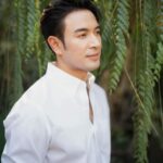 Warintorn Panhakarn Instagram - เห็นผมยืนนิ่ง ที่จริงผมยืนหลับ 😌 บวงสรวงค่าย @maker_family พร้อมกัน 2 เรื่องไปเล้ยยย #รักหักหลัง รอวันออนแอร์ #เรือนทาส พุธหน้าได้ดูแล้ววว ฝากด้วยครับ 🤗🎉