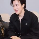 Weerayut Chansook Instagram - คนอื่นพกอะไรกันไม่รู้ แต่อาร์มพกเครื่องตัดแต่งทรงผม Braun เครื่องแค่นี้ แต่มีดีสุดๆ มาพร้อมหวีครอบ ปรับได้หลายระดับ ชาร์จไฟเต็มไว ชาร์จไฟด่วน 5 นาที ก็ใช้ได้แล้ว ทำความสะอาดง่าย ราคา 2,990 บาท ซื้อได้ที่ห้างสรรพสินค้าชั้นนำทั่วไป เดินตรงไปที่แผนกเครื่องใช้ไฟฟ้าได้เลยยยยย #BraunTH #เครื่องตัดแต่งทรงผม