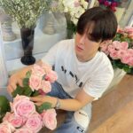 Weerayut Chansook Instagram - พนักงานพาร์ทไทม์ครับ 💐🌻