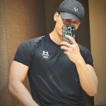 Wi Ha-jun Instagram - 근육에 점진적 과부하가 필요한데, 뇌에 과부하.. 화이팅💪