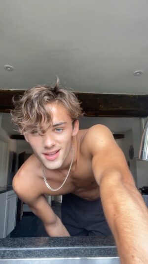 William Franklyn-Miller Instagram - Who’s good at cooking cause I’m moving out in a few weeks and need help