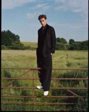 William Franklyn-Miller Instagram - @behindtheblinds new "ECSTATIC" Issue. @emporioarmani @buzzwhitestudio @james_sleaford @jodytaylorhair @badmickey