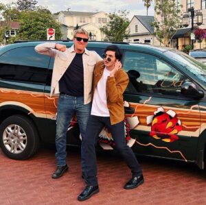 William Zabka Instagram - Johnny and Demetri just surprised a bunch of real karate kids and their BADASS Sensei’s about to watch CKS5 EPS 1 & 2 on the BIG SCREEN #CobraKaiSeason5 🦅