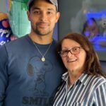 Wilmer Valderrama Instagram - Mamá, eres mi ídolo.. todo lo que has dado, sacrificado y vivido por el futuro de todos nosotros.. jamás será olvidado. Feliz día mi cucutis.. todo lo que soy y voy a ser empezó contigo! Tu levantaste a tus hijos con amor y arepas! JAJAJA Gracias por también ser la abuelita de la vida de Nakano .. Todos sabemos que tus sopas nos crió a todos.. y ahora mi hija también crecerá con nuestra herencia latina!!