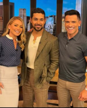 Wilmer Valderrama Instagram - Speaking of the multiverse…  so great to spent time with you two amazing humans.  Thank you for always being so fun @kellyripa @instasuelos