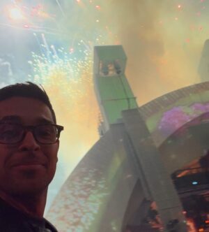 Wilmer Valderrama Instagram - Night one of @encantomovie at the @hollywoodbowl 
I can’t even begin to describe, so I think I just won’t.. 🥹